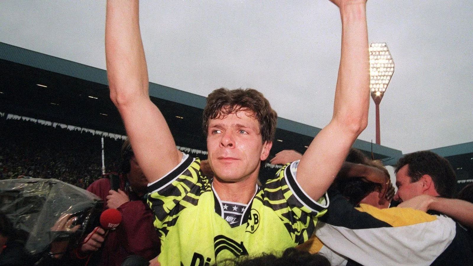BVB-Sondertrikot: Im 90er-Retro-Look nach Amerika?