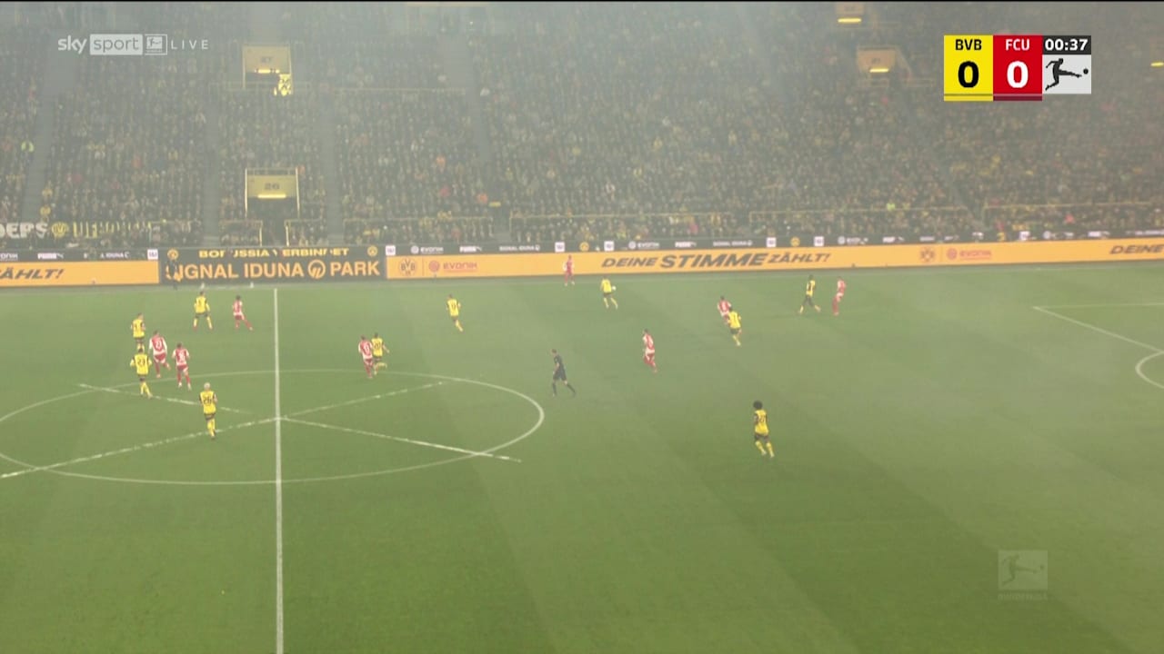 BVB: Was bedeutet das Kreuz auf dem BVB-Rasen? | Sport