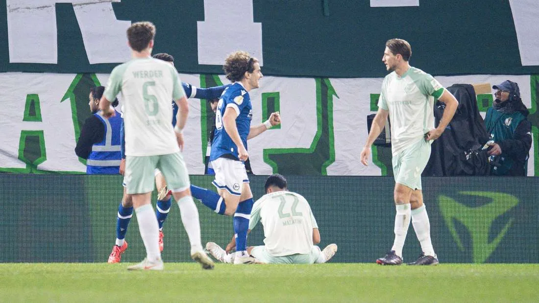 Böse Krise! Werder Bremen fliegt bei Arminia Bielefeld