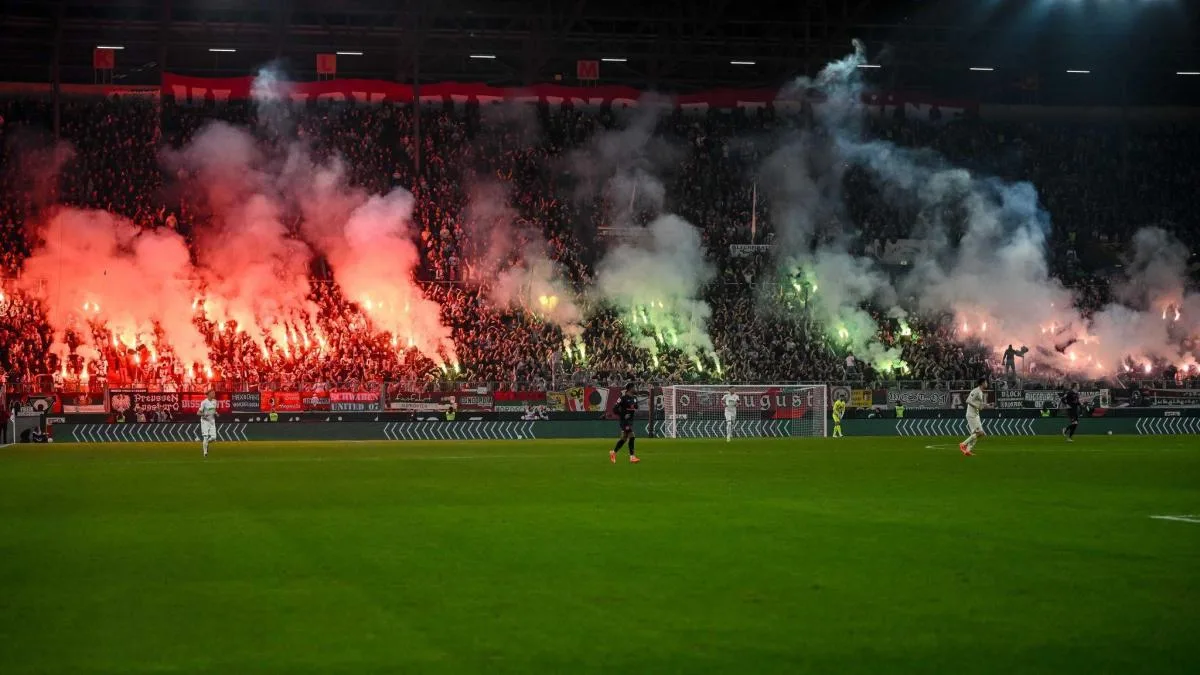 Ermittlungen nach Pyrovorfall beim FC Augsburg: Zwei