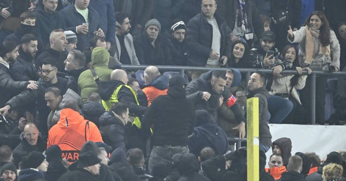 Europa League: Fan-Eklat! Fenerbahce-Spiel unterbrochen