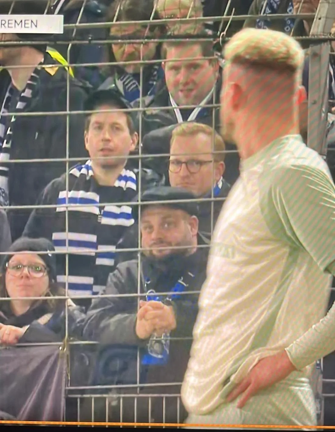 Kurios! Wurf auf Werder Bremens Marvin Ducksch? Das