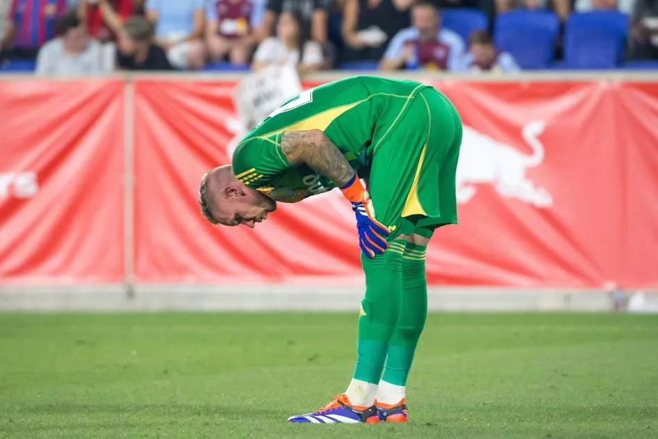 Premier-League-Keeper blockiert Challenge für Kinder