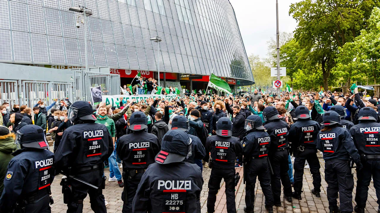 Stadt geht im Polizeikosten-Zoff auf Werder Bremen zu |