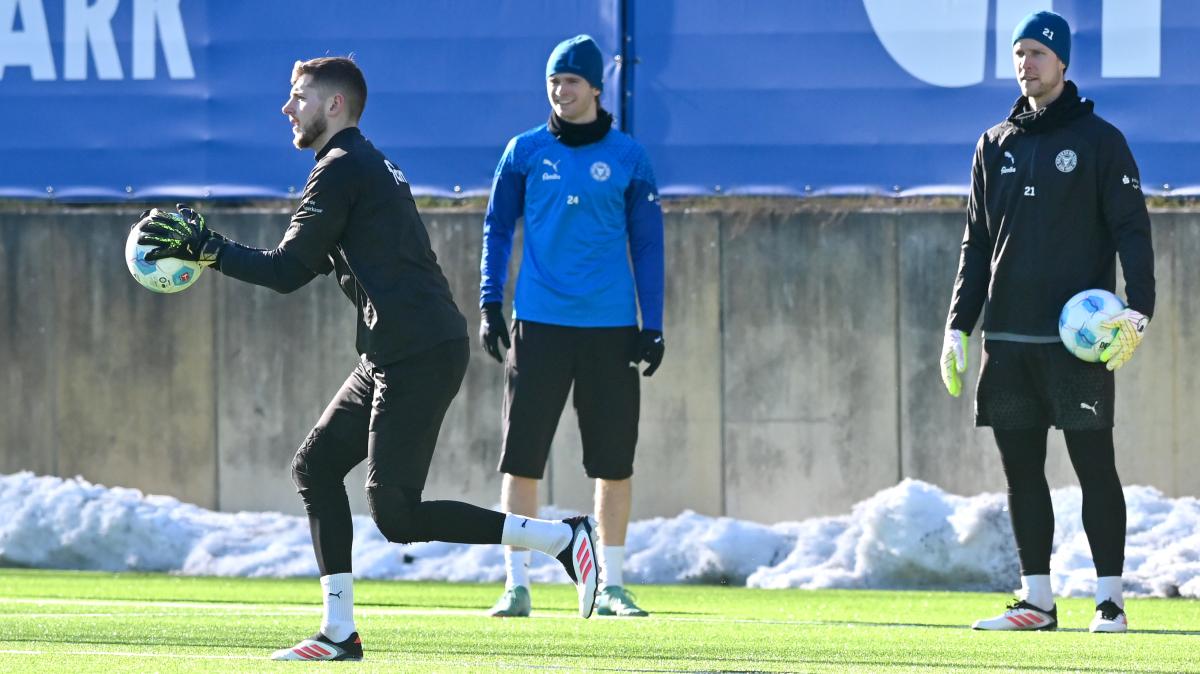 T-Frage bei Holstein Kiel vor dem Spiel gegen Bayer