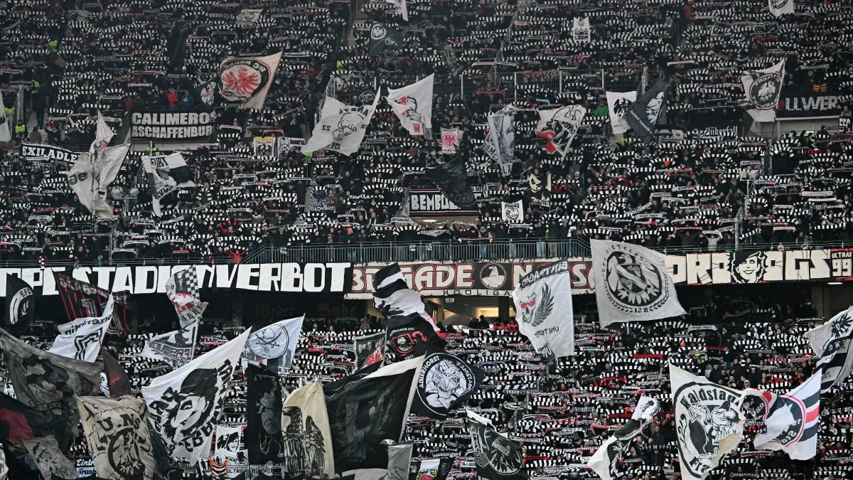 Unglück in der Heimkurve: Zwei Eintracht-Fans schwer