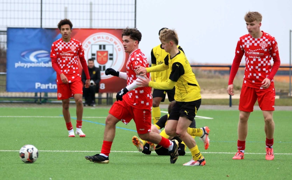 Jugendfußball: Mainz und Dortmund trennten sich in Zülpich 4:4