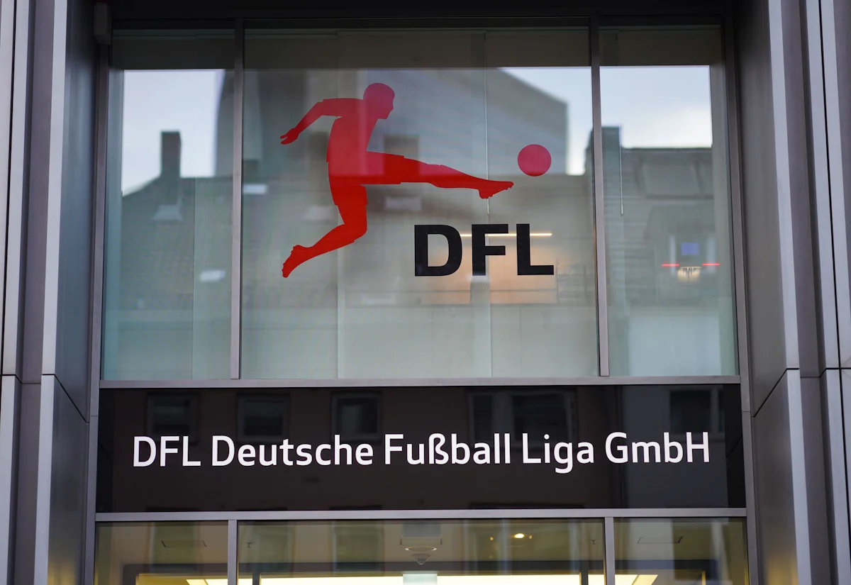 Fußball und Demokratie – DFL und Bundesliga-Vereine werben…