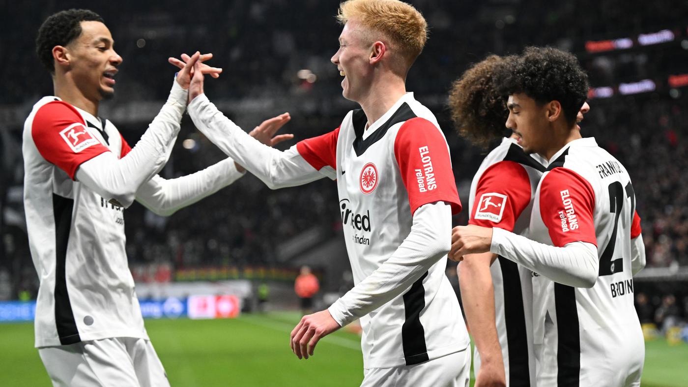 Fußball-Bundesliga: Sieg gegen Kiel: Eintracht bleibt auf…