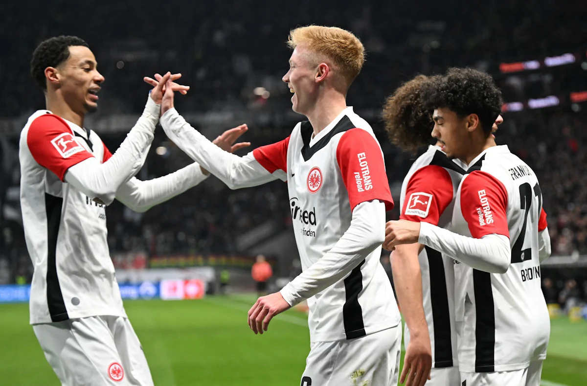 Fußball-Bundesliga – Sieg gegen Kiel: Eintracht bleibt auf…