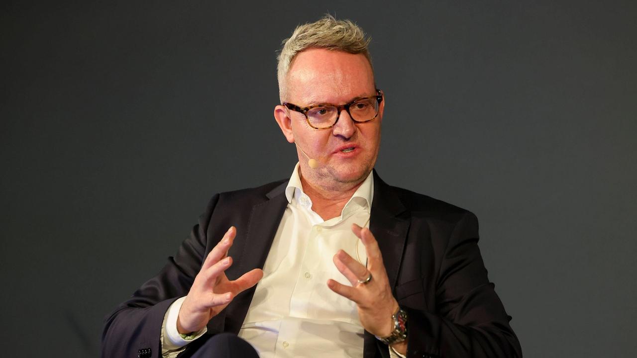 Fußball | Bundesliga: VfB-Boss Wehrle sieht große Lücke zu Top-Clubs wie Bayern und Dortmund