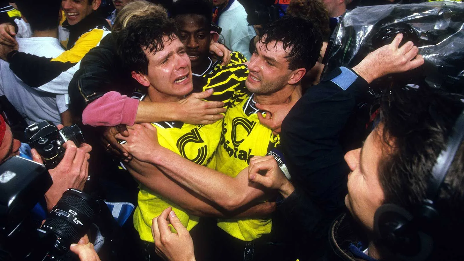 “BVB war nicht so geschichtsträchtig wie der FC Bayern”: Die Geschichte des legendärsten Trikots von Borussia Dortmund