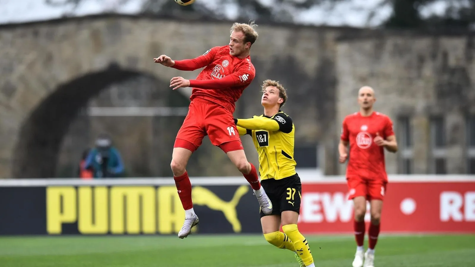 Jetzt live! Rot-Weiss Essen beim BVB – RWE-Fans geben den Ton an