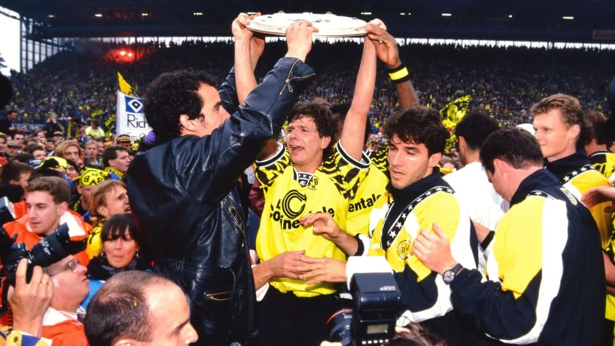 BVB stellt Sondertrikot vor: Hommage an die Meisterschaft