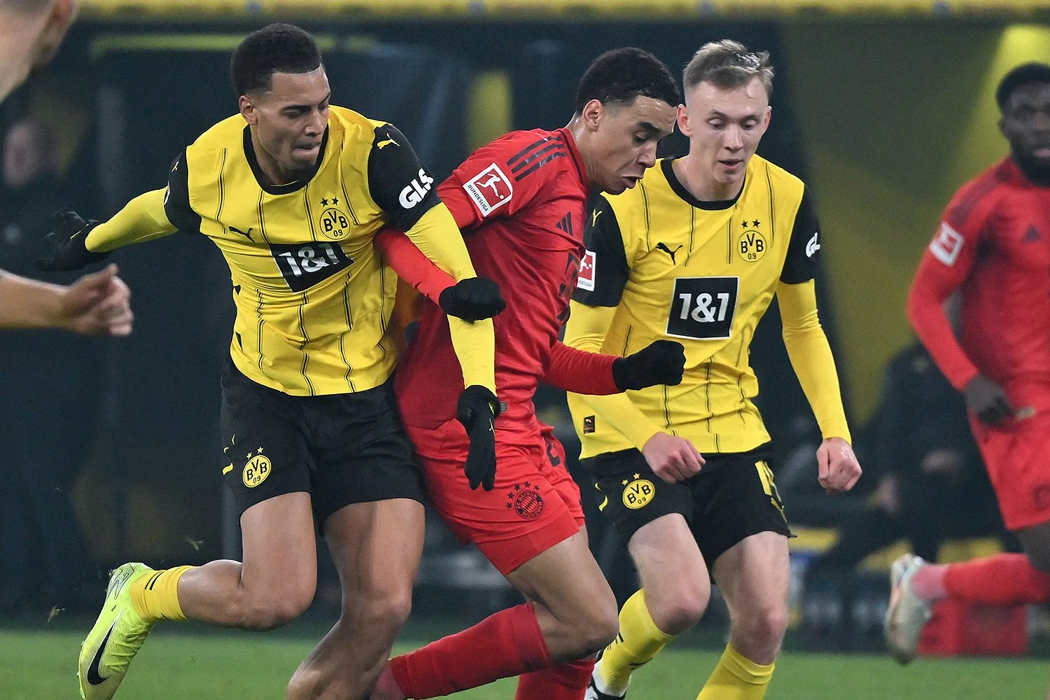Bayern gegen Dortmund unter Flutlicht
