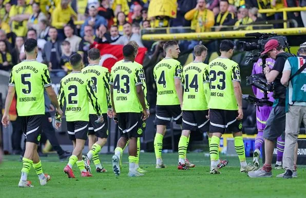 Bundesliga: Auch mit Meistertrikots von 1995 – BVB “zu