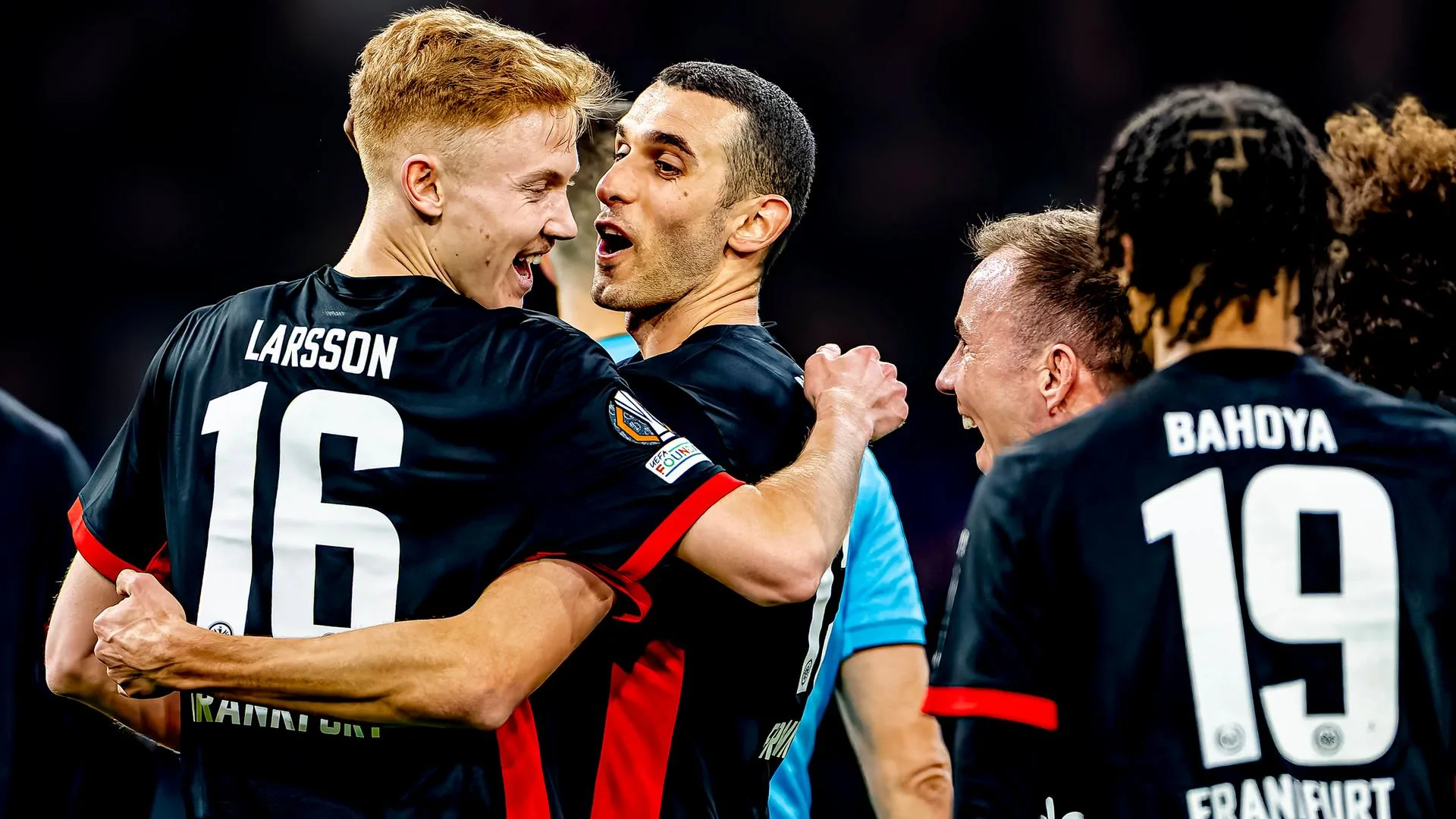 Eintracht Frankfurt ringt Ajax Amsterdam nieder und