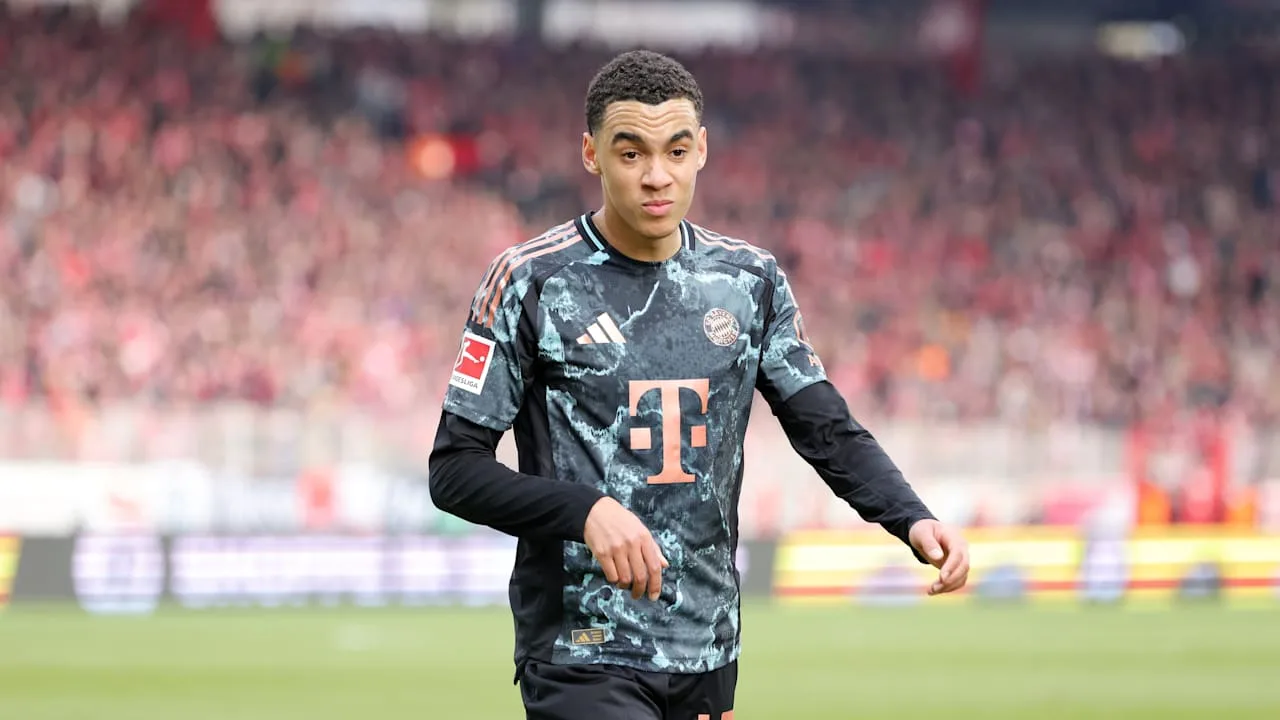 FC Bayern: Warum Jamal Musiala ein zerrissenes Trikot postete | Fußball