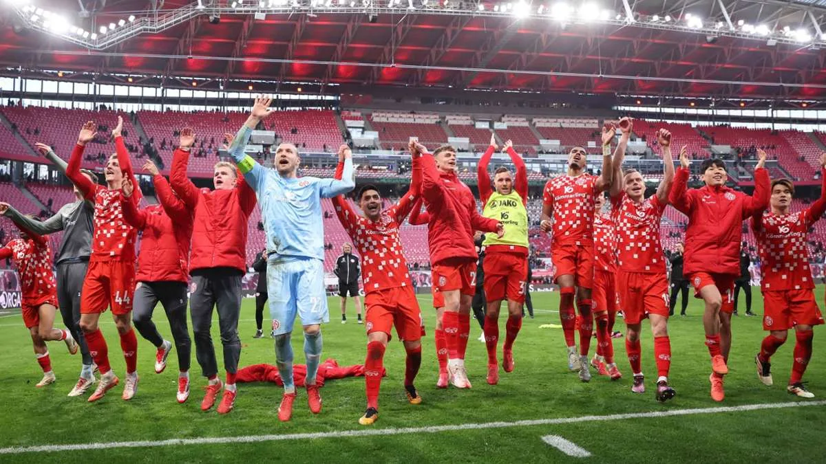 Fußball-Bundesliga: Mainz siegt in Leipzig – BVB feiert