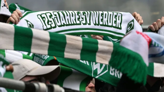 Fussball-Bundesliga-Zugunfall-stoppt-Werder-Fans-auf.jpg Fußball-Bundesliga: Zugunfall stoppt Werder-Fans auf