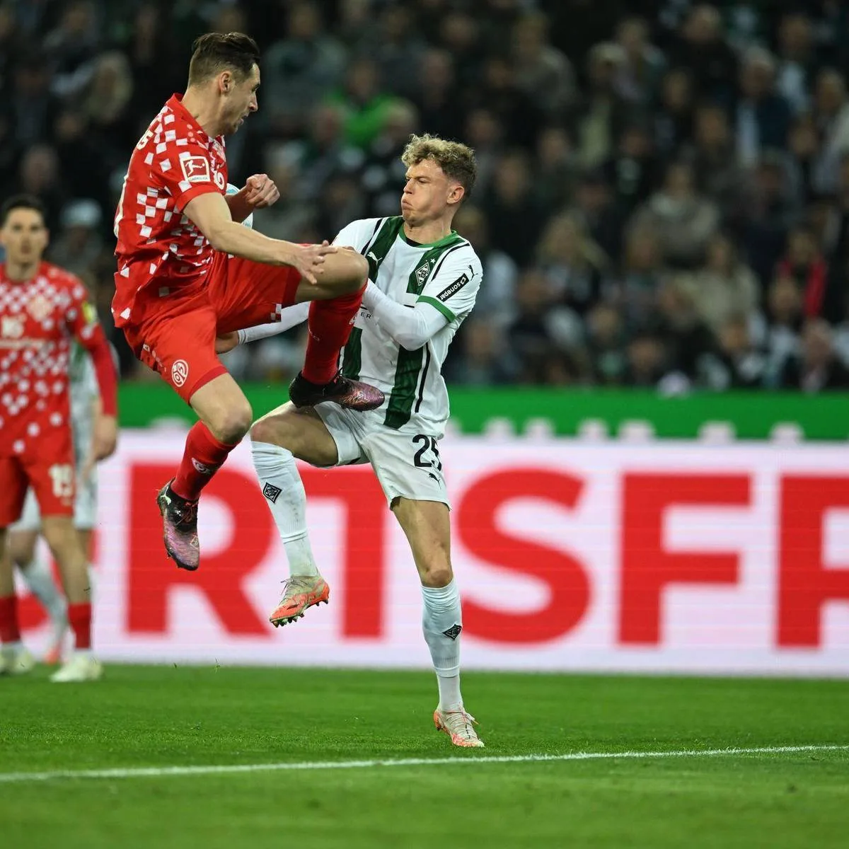 Mainz gewinnt auch in Gladbach und erobert Platz drei