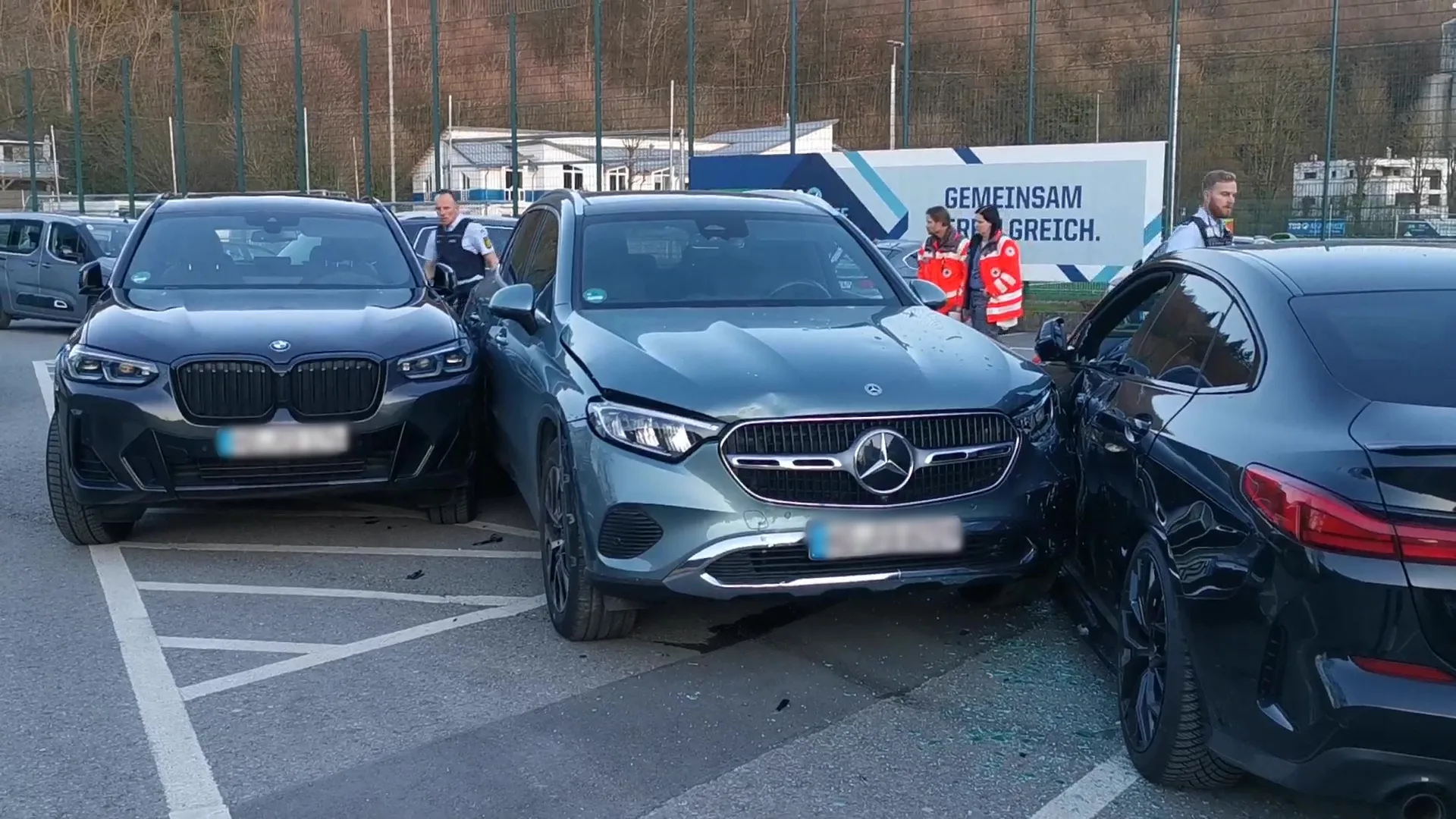 NonstopNews – SUV-Fahrer (59) verliert Kontrolle und