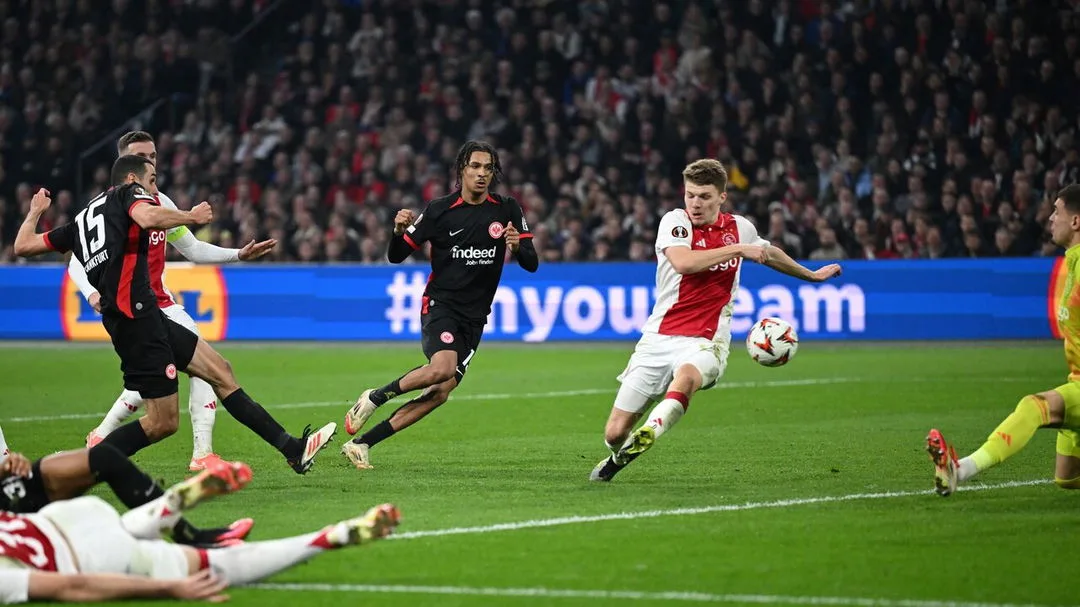 Sieg bei Ajax: Eintracht winkt Viertelfinale in Europa