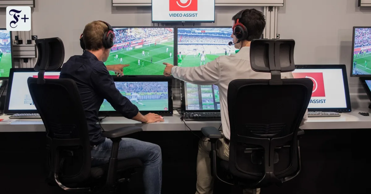 So arbeitet der VAR im Kölner Keller bei einem Bundesliga-Spiel