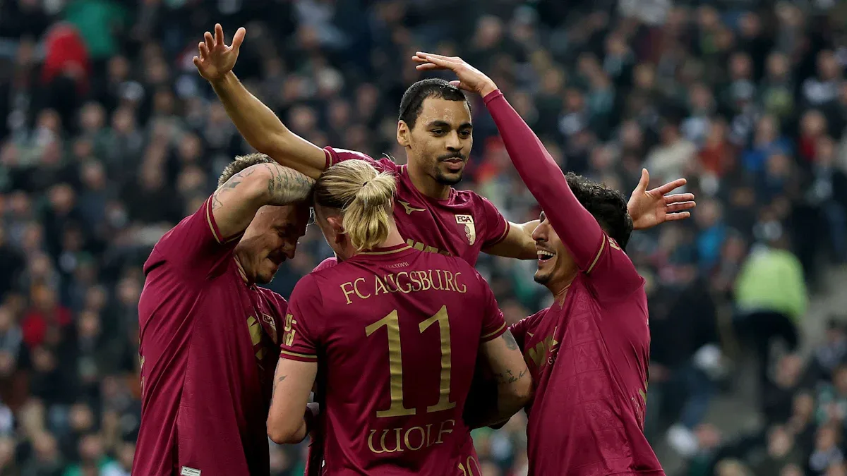 Tobias Sippel gegen Alexis Claude-Maurice: Borussia
