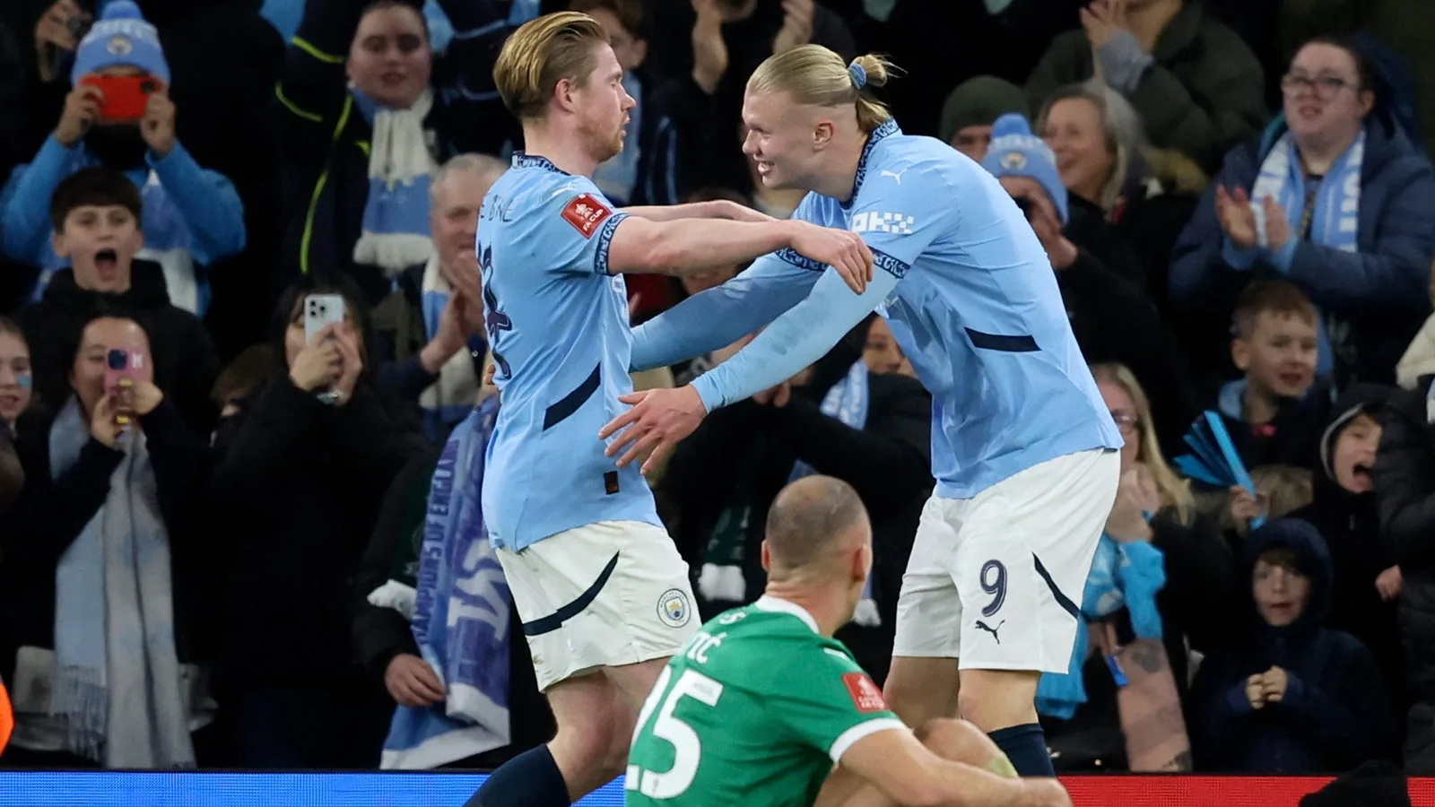 Trotz Rückstand: City schlägt Liverpool-Schreck Plymouth