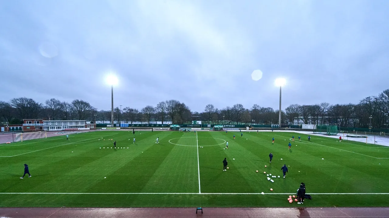 Werders Fußballerinnen starten mit Flutlicht-Heimspiel