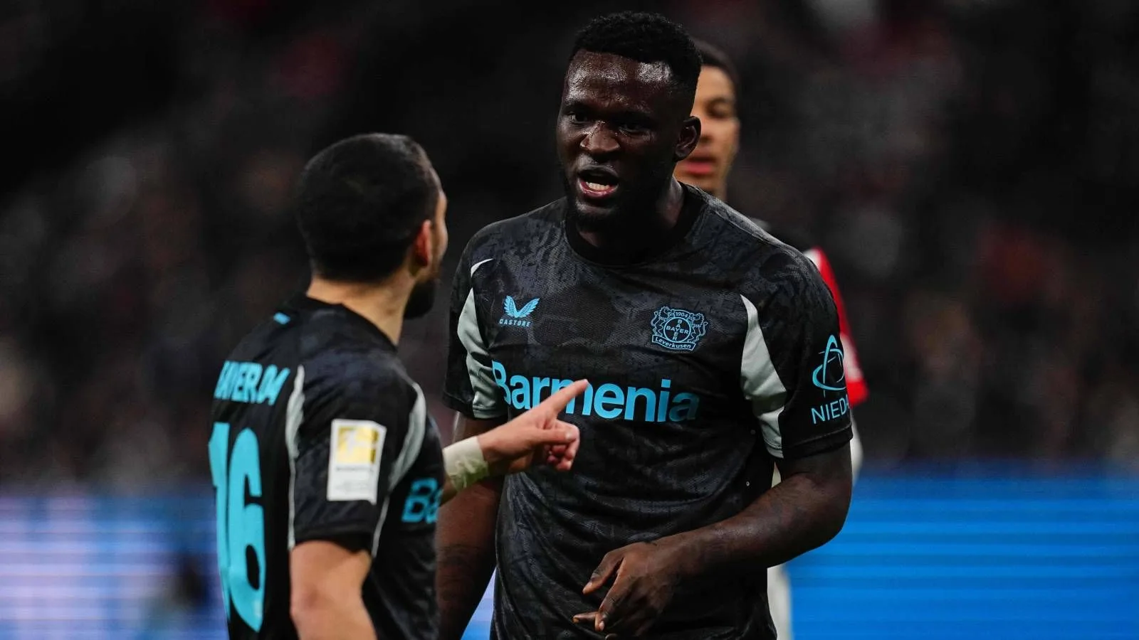 Wilde Szenen gegen Eintracht Frankfurt: Victor Boniface