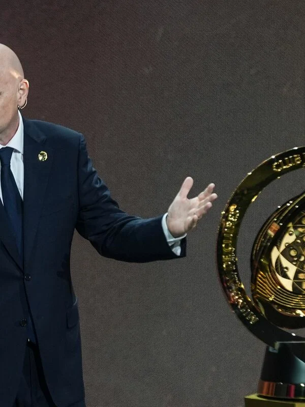 Der FC Bayern München und Borussia Dortmund freuen sich bei der Club-WM auch auf hohe Einnahmen.