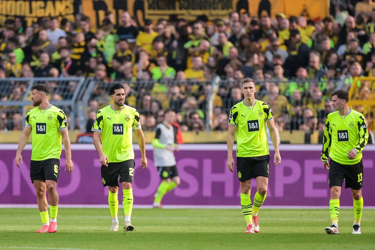Borussia Dortmund – Augsburg: Fans haben nur ein Thema – “Geht krank!”