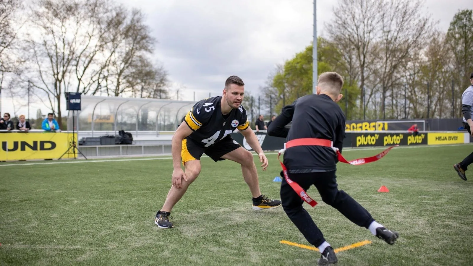 Erstes Flagfootball-Camp der Pittsburgh Steelers in