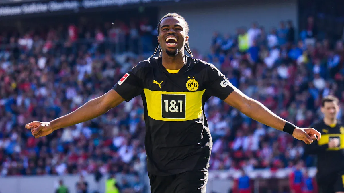 Samstagsspiele in der Bundesliga: Dortmund mit Glanz,