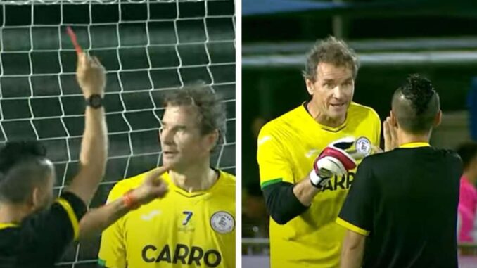 Ex-BVB-Torwart Jens Lehmann fliegt beim Comeback vom Platz Ex-BVB-Torwart Jens Lehmann fliegt beim Comeback vom Platz