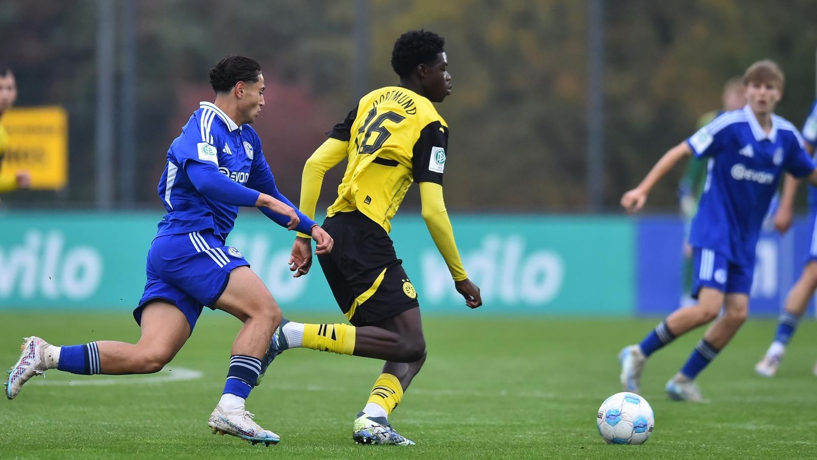 Deutsche Elf verliert deutlich – Rot für BVB-Juwel