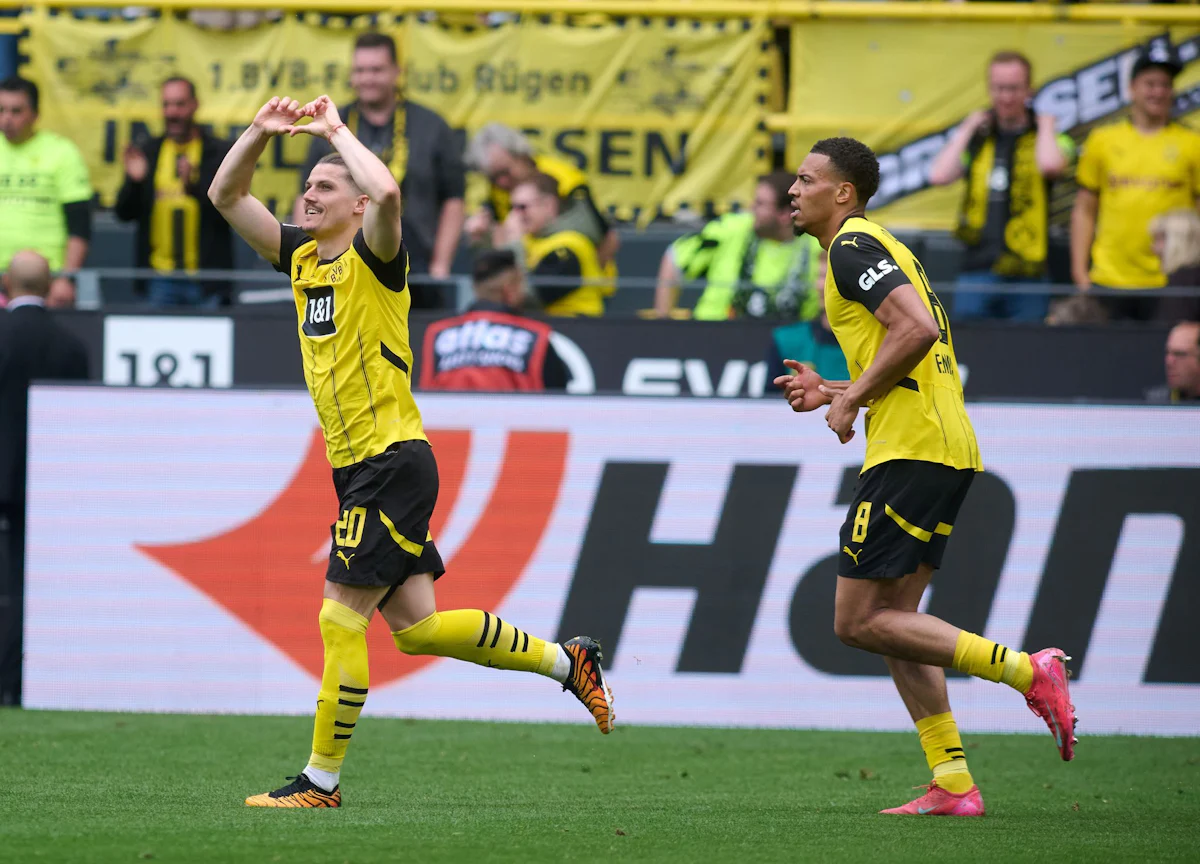 Fußball-Bundesliga – Bei Kieler Abschied: BVB krönt