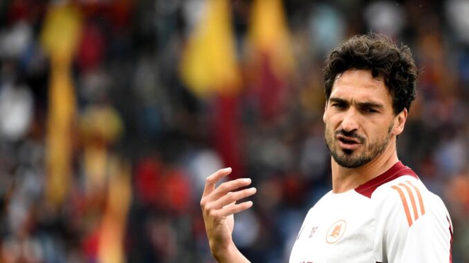 Mats Hummels äußert klare Vermutung über sein BVB-Aus Mats Hummels äußert klare Vermutung über sein BVB-Aus