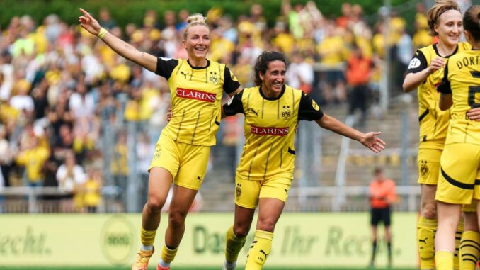 Vor 10.000 Zuschauern: BVB-Frauen bezwingen Schalke und Vor 10.000 Zuschauern: BVB-Frauen bezwingen Schalke und