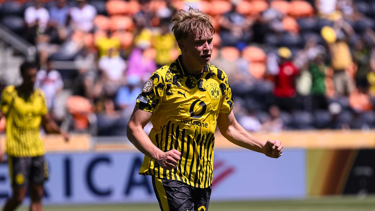 Borussia Dortmund siegt gegen Ulsan: JD Vance im Stadion |