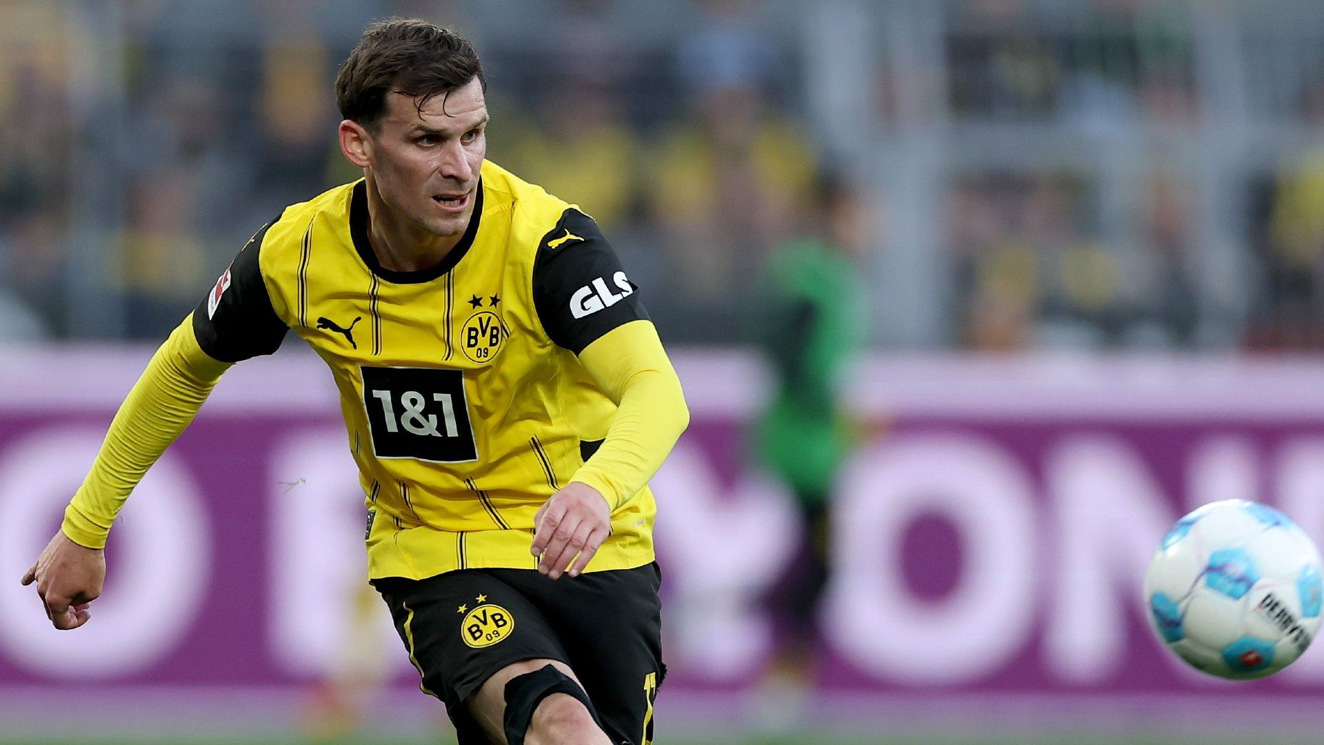 Warum spielt Pascal Groß vom BVB immer mit langen Ärmeln?
