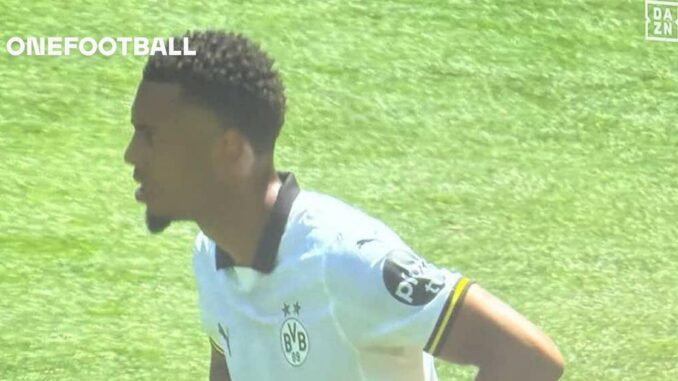BVB im neuen Trikot – aber plötzlich doch mit Vodafone BVB im neuen Trikot – aber plötzlich doch mit Vodafone in