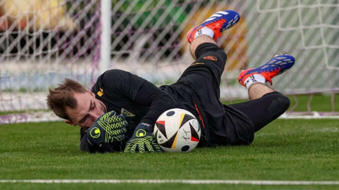 BVB-Torwart verletzt sich bei Trainingsauftakt BVB-Torwart verletzt sich bei Trainingsauftakt