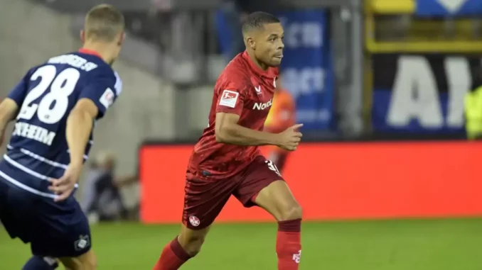 FCK legt einem Spieler einen Wechsel nah, ein weiterer FCK legt einem Spieler einen Wechsel nah, ein weiterer