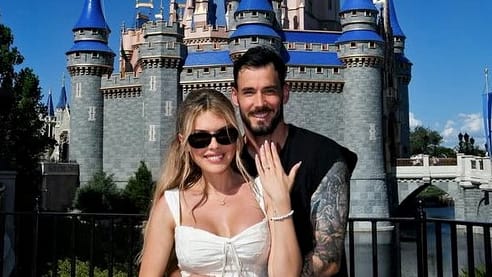 BVB: Disney-Kulisse! Ex-Torwart Bürki verlobt sich mit BVB: Disney-Kulisse! Ex-Torwart Bürki verlobt sich mit