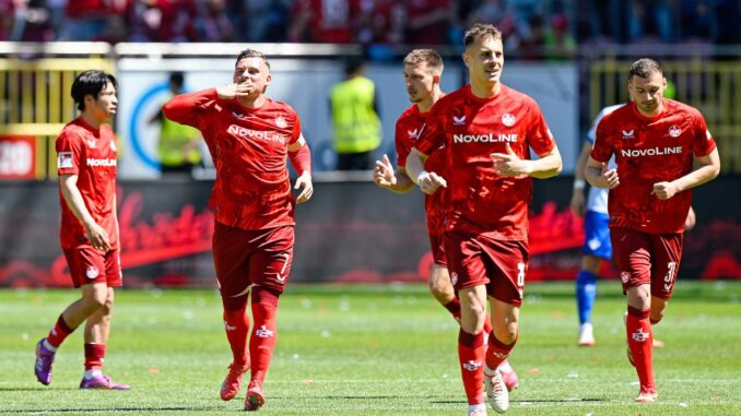 Kaiserslautern wahrt Mini-Chance auf Aufstieg Kaiserslautern wahrt Mini-Chance auf Aufstieg