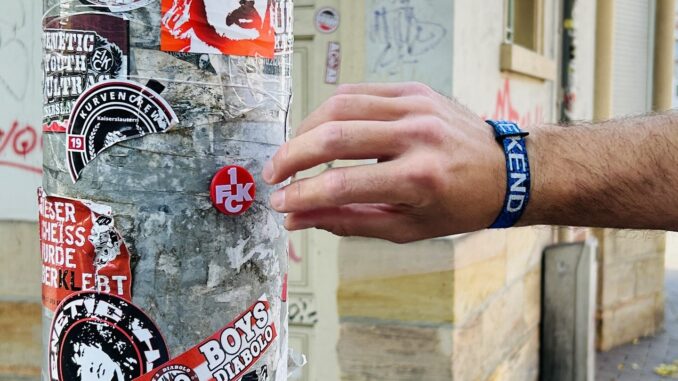 Vandalismus durch FCK-Aufkleber: Lösung aus dem Vandalismus durch FCK-Aufkleber: Lösung aus dem