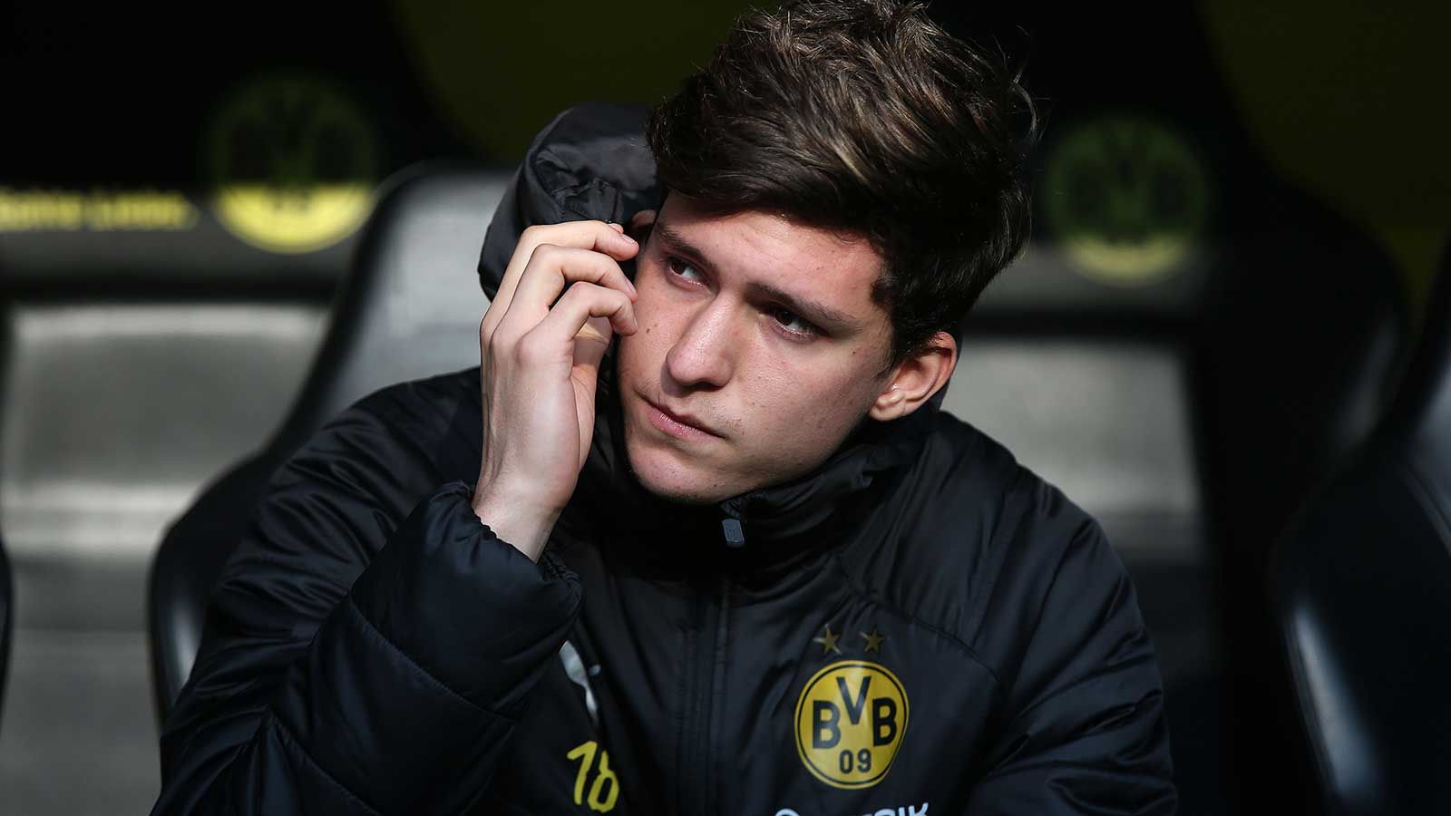 Ein Fan wollte ihn sogar per Hungerstreik aus dem Verein